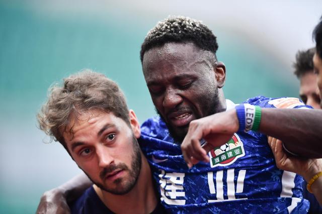 华体会官网-河南确认图雷右足第五跖骨基底部骨折 将暂别球场