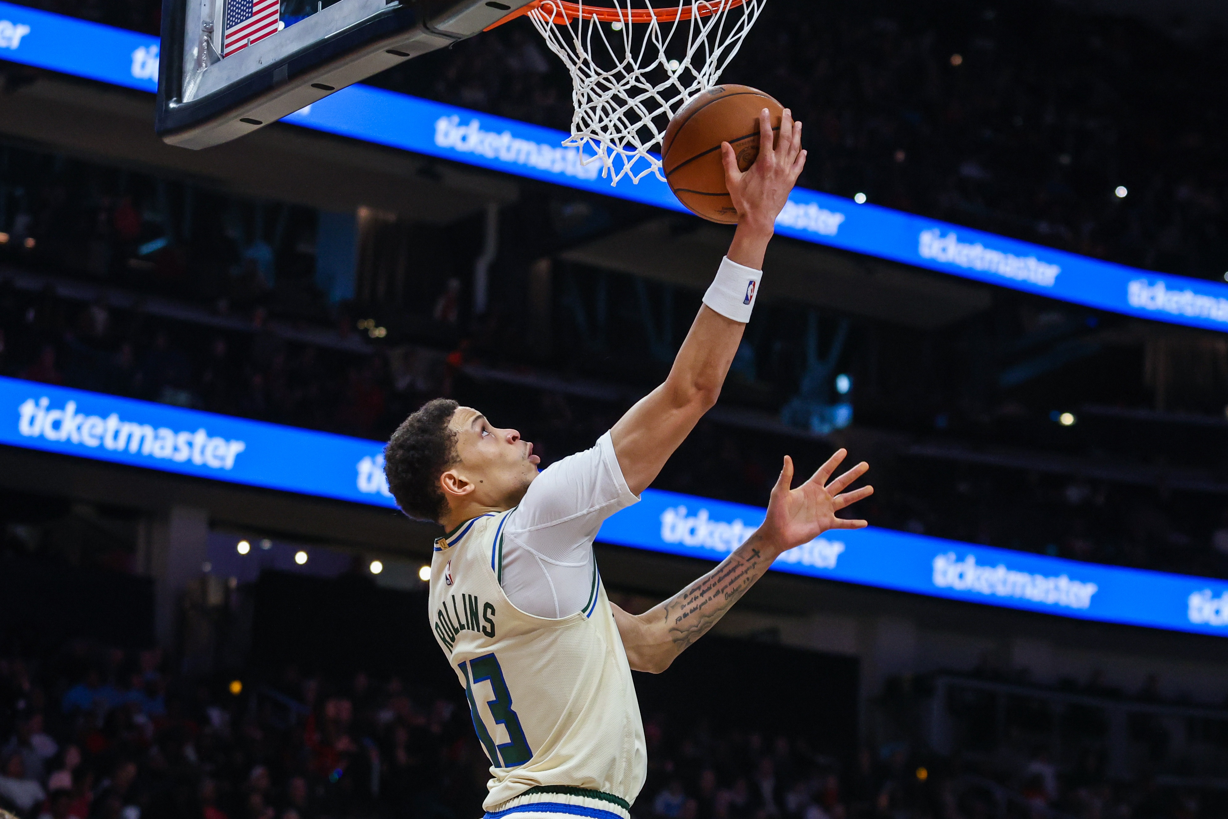 华体会官网-正负值+33最高！罗林斯14中8拿到24分7板9助 三分9中4